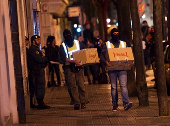 Arantza Zulueta, tras el registro de su despacho que se ha prolongado hasta las 04:30. (Marisol RAMIREZ/ARGAZKI PRESS)
