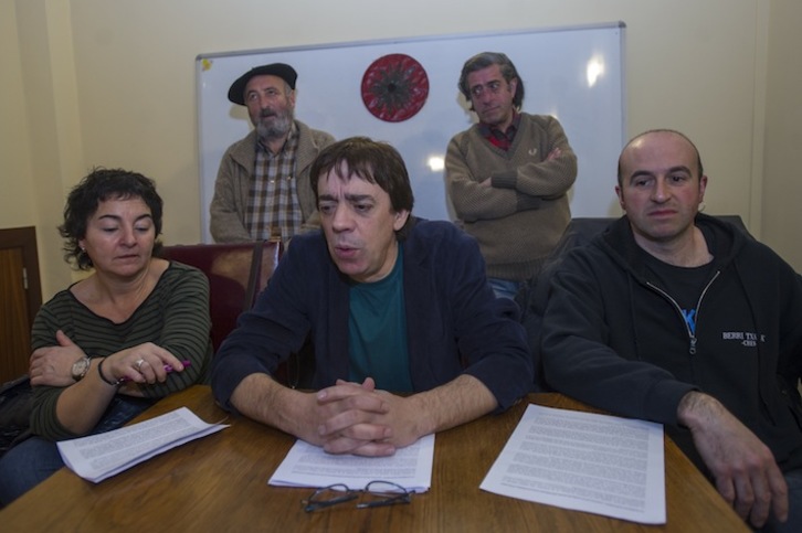 Comparecencia de los representantes de Lurra. (Juanan RUIZ / ARGAZKI PRESS)