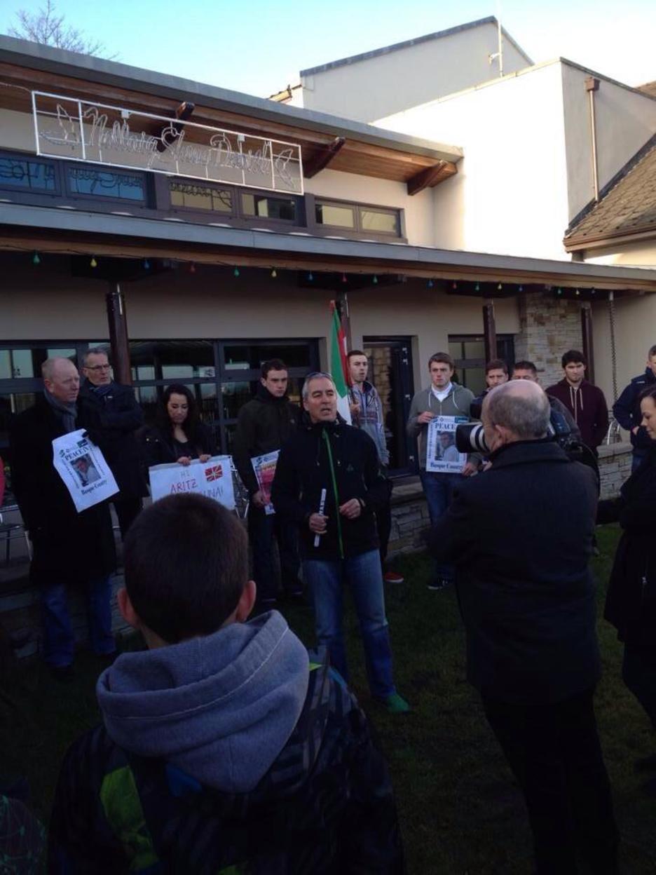 Acto en solidaridad con los presos vascos que se ha celebrado en Belfast. (@eoinmcshanesf)