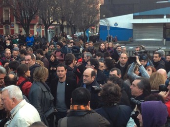 Los líderes de las principales fuerzas políticas vascas y sindicales en la rueda de prensa. (Luis JAUREGIALTZO / ARGAZKI PRESS)