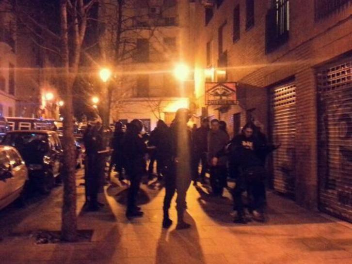 La Policía española se ha desplegado en el barrio madrileño de Lavapiés. (@Danips)