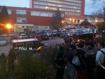 La facultad de Historia de la UCM tras el desalojo de hoy. (Vía @jjg_7)