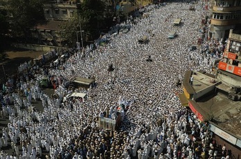 El funeral ha congregado a miles de personas. (Punit PARANJPE/AFP) 