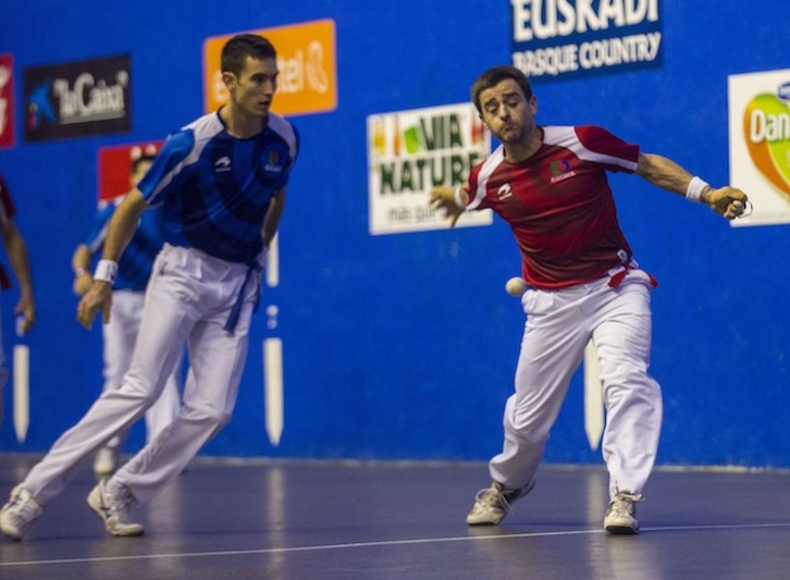 Urrutikoetxea eta Berasaluze II, Mungiako partidan. (Monika DEL VALLE/ARGAZKI PRESS)