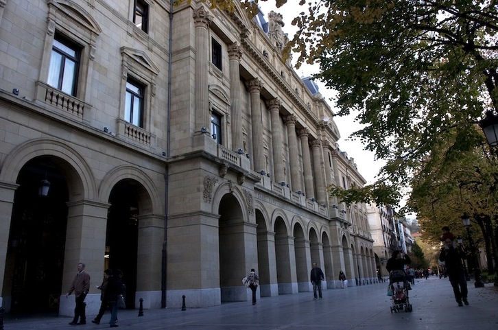 El TS obliga al ente foral guipuzcoano a colocar la rojigualda en lugar «preferente». (Imanol OTEGI/ARGAZKI PRESS)