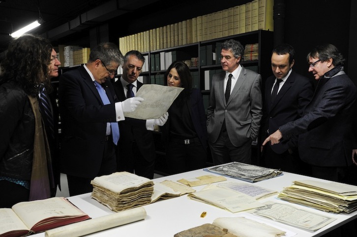 En la inauguración del Archivo Histórico han participado numerosas autoridades. (Marisol RAMÍREZ/ARGAZKI PRESS)