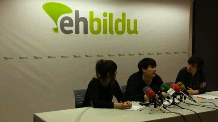 Comparecencia de Onintza Enbeita, Lur Etxeberria y Amaia Agirresarobe en Bilbo. (@Alternatiba)