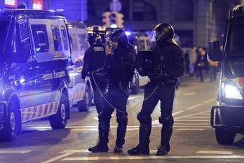 Los Mossos d´Esquadra emplearon el cañón sónico para reprimir una manifestación en Barcelona el 17 de enero. (Josep LAGO/AFP)