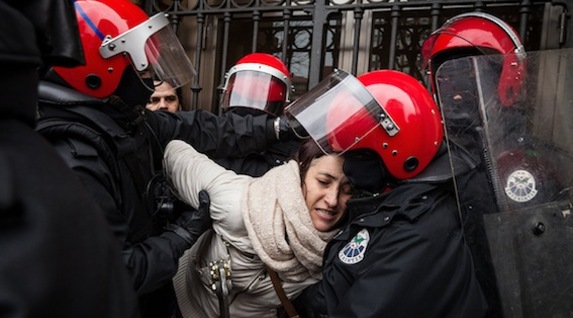 Ertzaintza berehala gerturatu da, Iragorri atxilotzek. (Aritz LOIOLA/ARGAZKI PRESS)