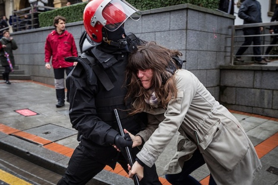 Tentsio uneak bizi izan dira Iragorriren atxiloketaren ondotik.  (Aritz LOIOLA/ARGAZKI PRESS)