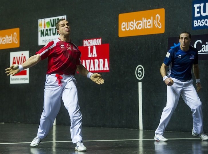 Olaizola eta Irujo, partidaren une batean. (Luis JAUREGIALTZO/ARGAZKI PRESS)