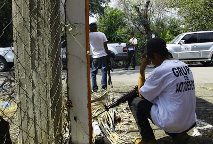 Integrantes de un grupo de autodefensa, en el municipio michoacano de La Huerta. (Héctor GUERRERO/AFP PHOTO)