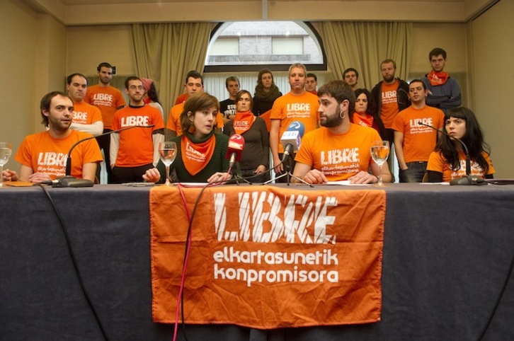 Gazte independentistek larunbatean Gasteizen eskaini zuten agerraldia. (Raul BOGAJO/ARGAZKI PRESS)