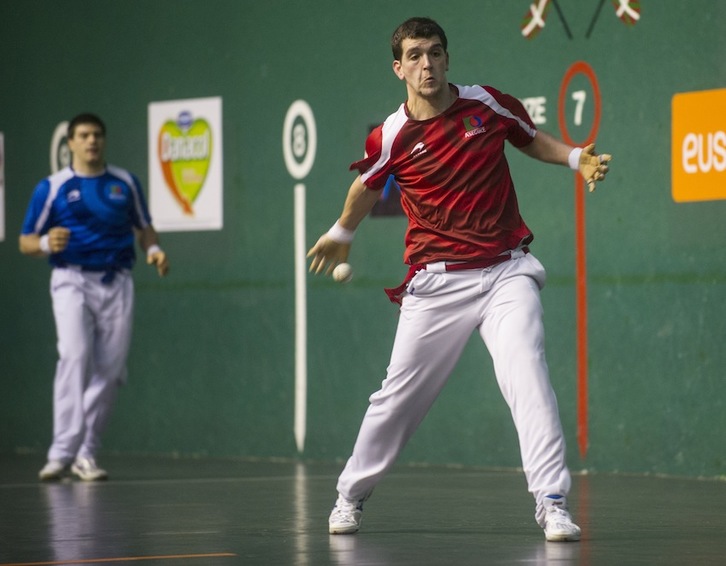 Galarza, en el partido del Parejas disputado este lunes en Tolosa. (Jon URBE/ARGAZKI PRESS)
