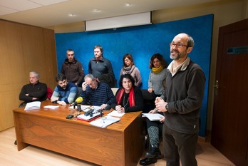 Los alcaldes y presidentes de varios concejos de Nafarroa han comparecido en Iruñea. (Iñigo URIZ/ARGAZKI PRESS)