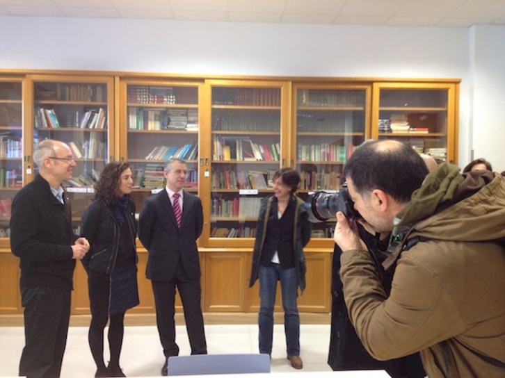 El lehendakari, Iñigo Urkullu, durante su visita al instituto Peñaflorida, en el barrio donostiarra de Amara. (ARGAZKI PRESS)
