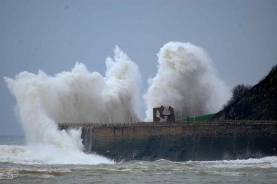 Okas enormes en el Paseo Nuevo. (Ainara RUEDA)
