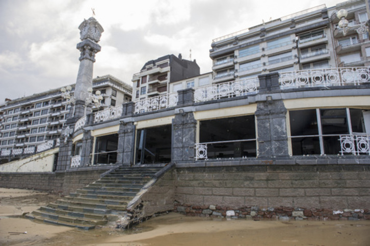 Importantes desperfectos en los locales de la Concha en Donostia. (Jon URBE/ARGAZKI PRESS)