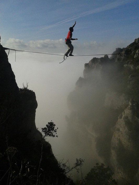 Slackline egiten, Millaun, Estatu frantsesean. (FLOW BALANCE ELKARTEA).