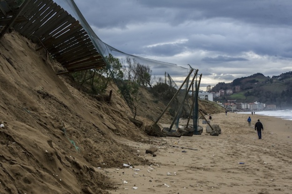 La mar se ha llevado las dunas de Zarautz. (Gorka RUBIO / ARGAZKI PRESS)
