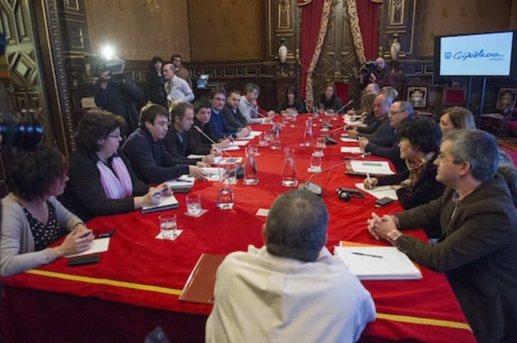 Reunión entre diferentes administraciones en la sede de la Diputación de Gipuzkoa. (Gorka RUBIO / ARGAZKI PRESS)
