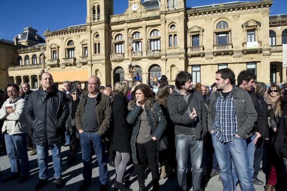 Pernando Barrena, Martin Garitano, Helena Franco e Iñaki Errazkin, en la concentración de Donostia. (Juan Carlos RUIZ/ARGAZKI PRESS)