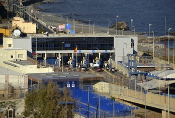 Paso fronterizo en Ceuta. (Fadel SENNA / AFP PHOTO)
