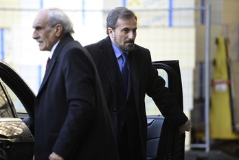 Representantes de la oposición siria llegan al lugar de la reunión. (Philippe DESMAZES / AFP PHOTO) 