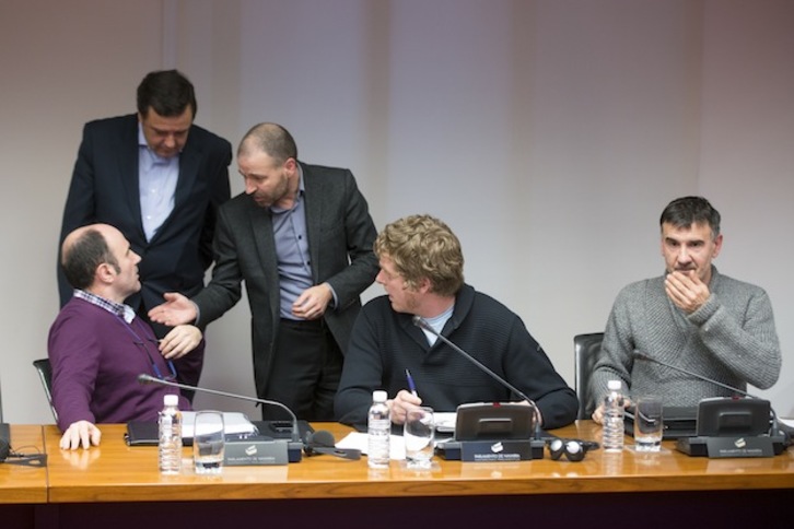 Representantes de la oposición, durante la comparecencia de Idoia Nieves. (Iñigo URIZ / ARGAZKI PRESS)