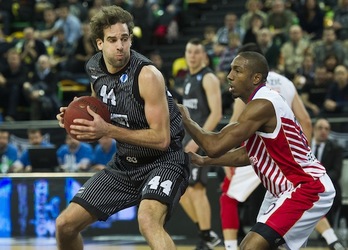 Grimau, en un lance del encuentro. (Luis JAUREGIALTZO/ARGAZKI PRESS)