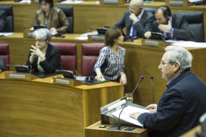 Patxi Zabaleta interviene en el pleno de hoy. (Jagoba MANTEROLA/ARGAZKI PRESS)