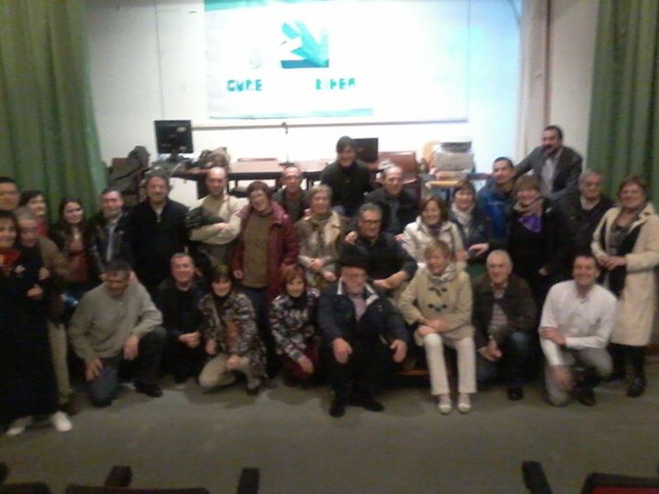 Ezkerraldean oso aktibo dabil dinamika, hau Portugaleteko familia argazkia. Ezkerraldean oso aktibo dabil dinamika, hau Portugaleteko familia argazkia.