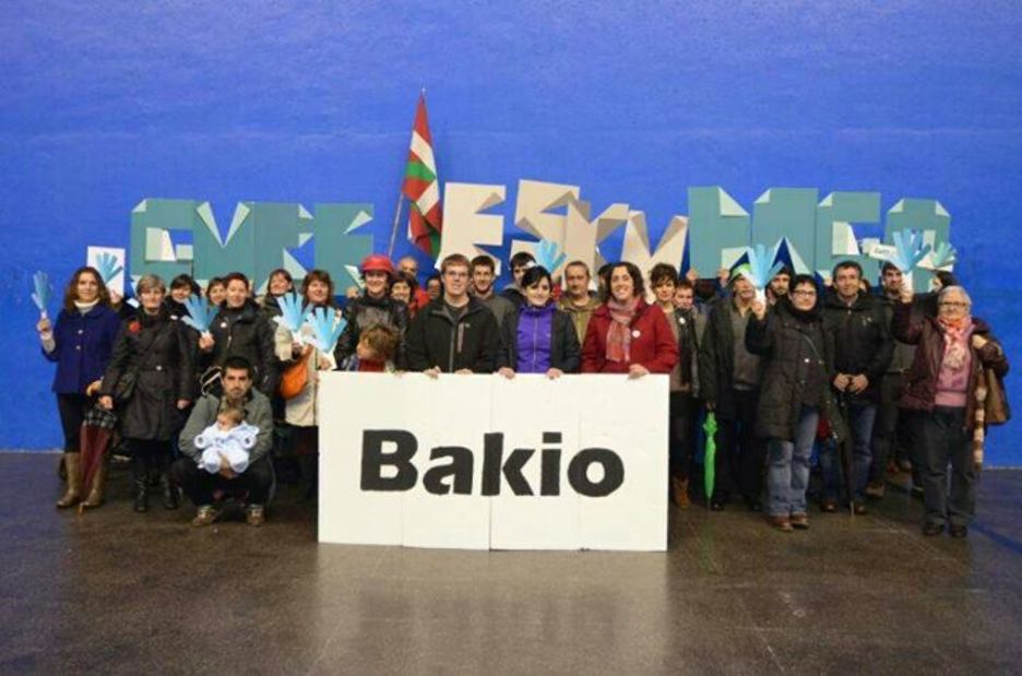 Bakio! Mosaiko handi bat egitekotan dira... https://www.facebook.com/GureEskuDago.Bakio Bakio! Mosaiko handi bat egitekotan dira... https://www.facebook.com/GureEskuDago.Bakio