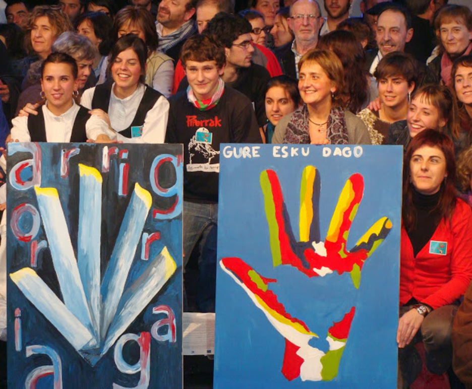 Kolorea da nagusi herriz herriko aurkezpenetan. Irudian Arrigorriaga. Kolorea da nagusi herriz herriko aurkezpenetan. Irudian Arrigorriaga.