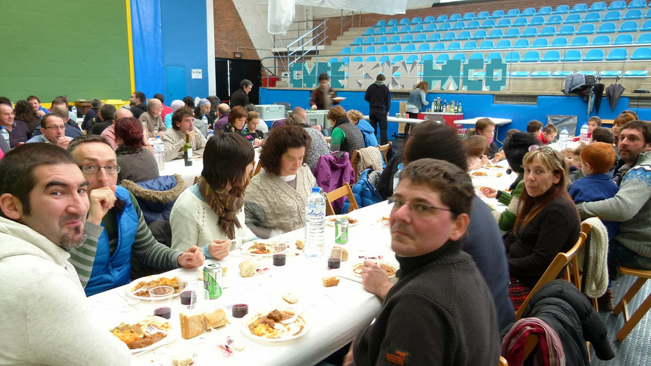 Berrizen ‘Kantxa zati bat’ da ekimena, urtebetetze festa egin berri dute. Berrizen ‘Kantxa zati bat’ da ekimena, urtebetetze festa egin berri dute.