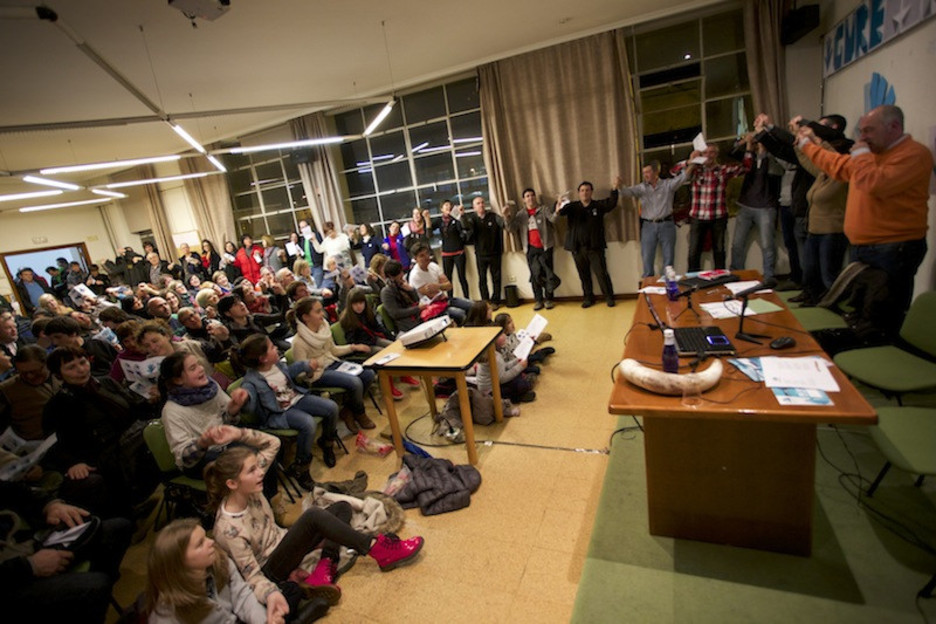 Lezamako aurkezpenaren amaiera... begira bideoa... hori konfiantza giroa! http://youtu.be/KrWeCM9vteI?t=8m25s Lezamako aurkezpenaren amaiera... begira bideoa... hori konfiantza giroa! http://youtu.be/KrWeCM9vteI?t=8m25s