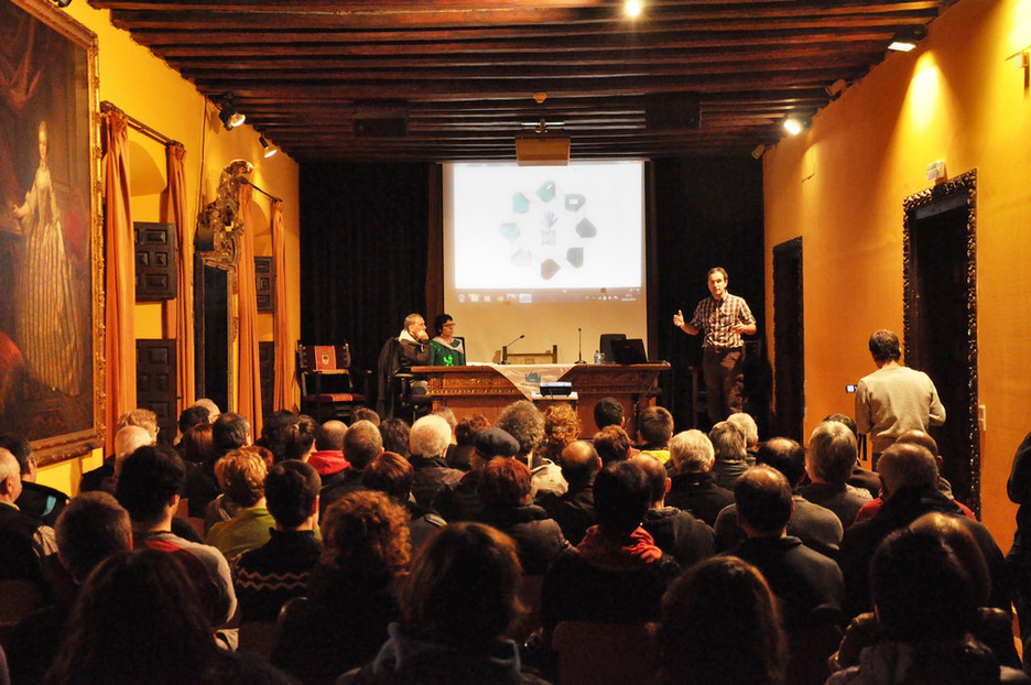 Jende lepo ari da biltzen aurkezpenetan, hau Ordiziakoa da. Jende lepo ari da biltzen aurkezpenetan, hau Ordiziakoa da.