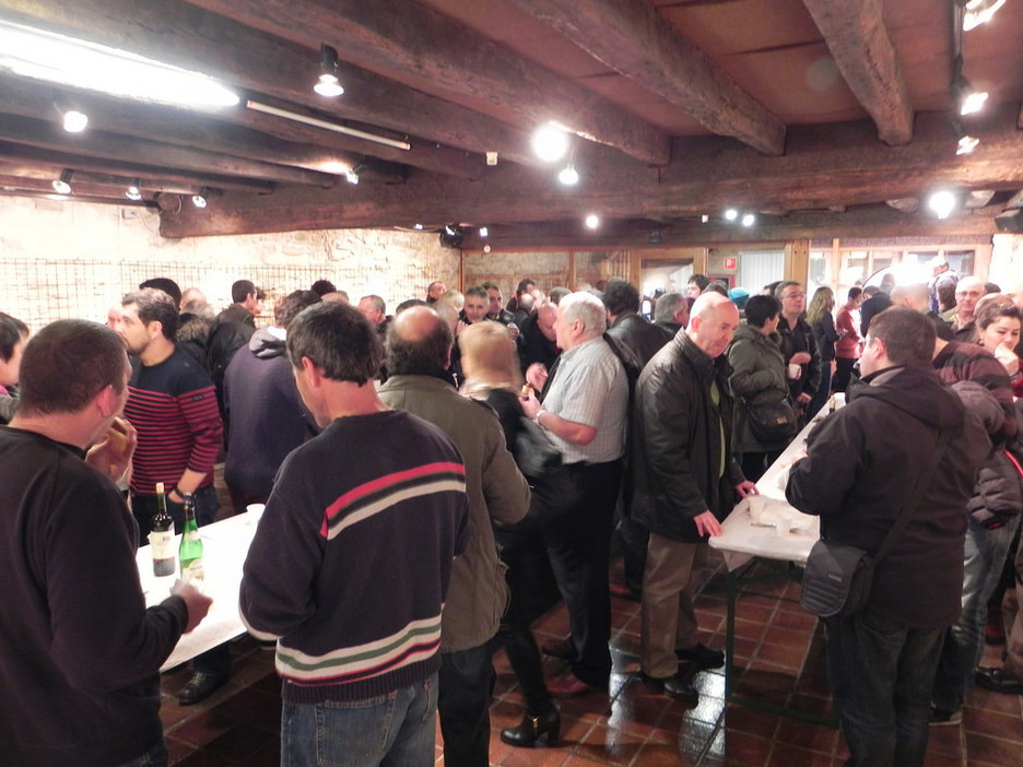 Mokadutxo bat ohikoa da Gure Esku Dago dinamikaren aurkezpen ostean. Flashmoba ere egin dute: http://www.youtube.com/watch?v=AytWGoXbyIY&feature=youtu.be Mokadutxo bat ohikoa da Gure Esku Dago dinamikaren aurkezpen ostean. Flashmoba ere egin dute: http://www.youtube.com/watch?v=AytWGoXbyIY&feature=youtu.be