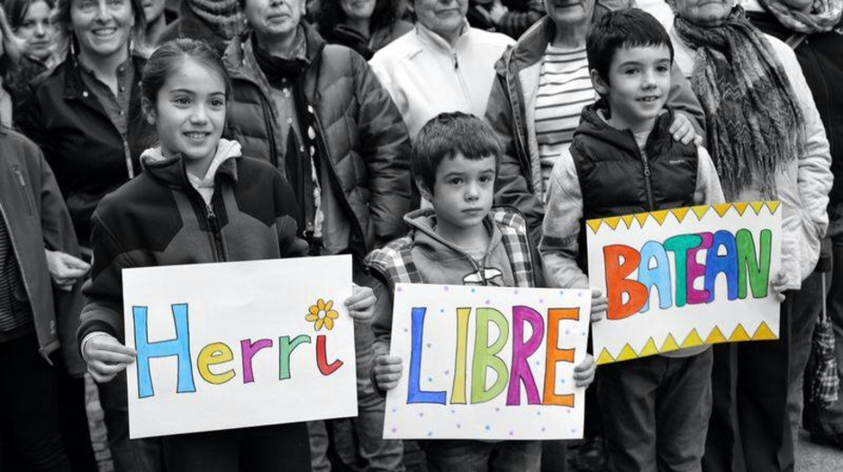 Txorierrin lan izugarria egiten ari dira... Lagin bat http://www.youtube.com/watch?v=GOc0qgCgzRk Txorierrin lan izugarria egiten ari dira... Lagin bat http://www.youtube.com/watch?v=GOc0qgCgzRk