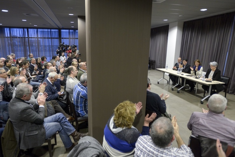 Lepo bete da azkenean publikoa izan den UPNren Tafallako batzarraren gela. Lepo bete da azkenean publikoa izan den UPNren Tafallako batzarraren gela.