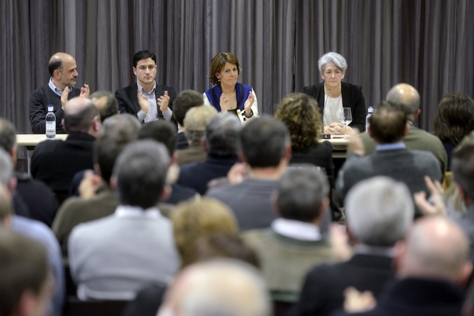 Alberto Catalan, Oscar Arizcuren, Yolanda Barcina eta Lourdes Goicoechea izan dira batzarburu. Alberto Catalan, Oscar Arizcuren, Yolanda Barcina eta Lourdes Goicoechea izan dira batzarburu.
