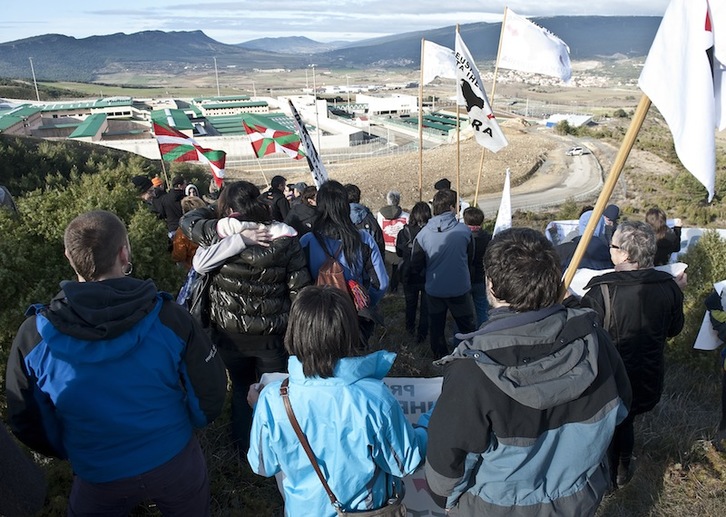 Zaballako espetxea 2011ko abenduan egindako martxa batean. (Jon HERNAEZ / ARGAZKI PRESS)