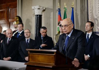Napolitano en la rueda de prensa ofrecida tras reunirse con los líderes de los partidos. (Filipo MONTEFORTE / AFP)