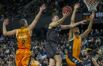 Bilbao Basketek garaipen garrantzitsua lortu du. (Monika DEL VALLE / ARGAZKI PRESS)