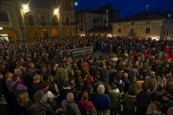 Aspecto de la concentración en la plaza San Martín, en Beasain. (Juan Carlos RUIZ / ARGAZKI PRESS)