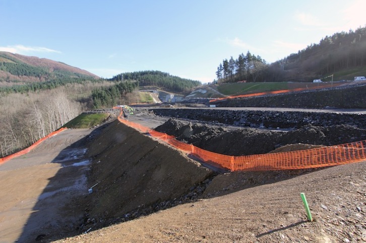 Deskargako lanak. (Gotzon ARANBURU/ARGAZKI PRESS)