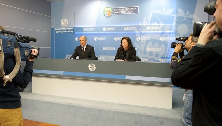 Erkoreka ha comparecido junto a la consejera de Educación, Cristina Uriarte. (Irekia.net)