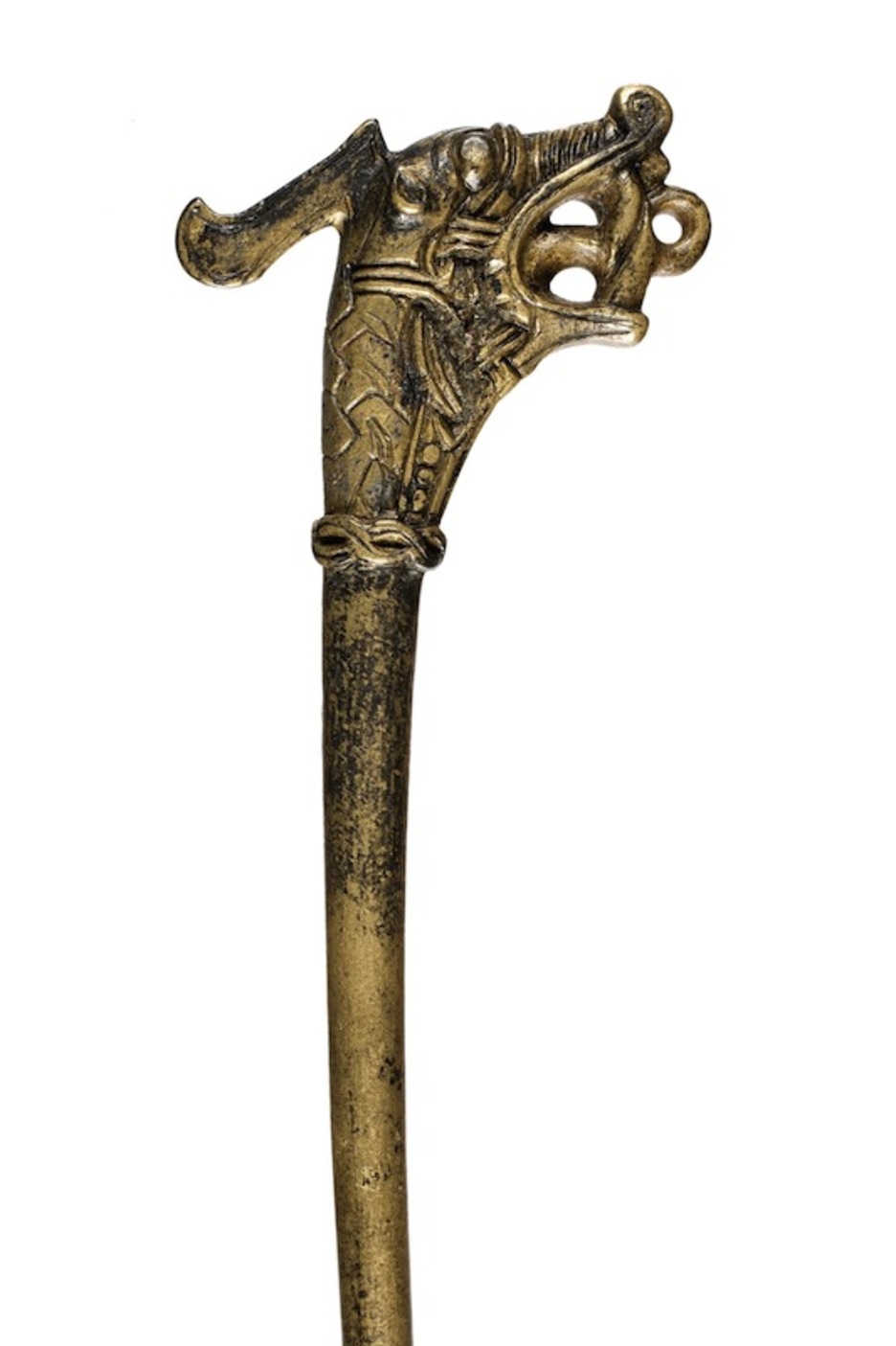 Un pin con la cabeza de un dragón. Tiene 16 centímetros de largo y pertenece al museo arquológico de la ciudad alemana de Schleswig.
