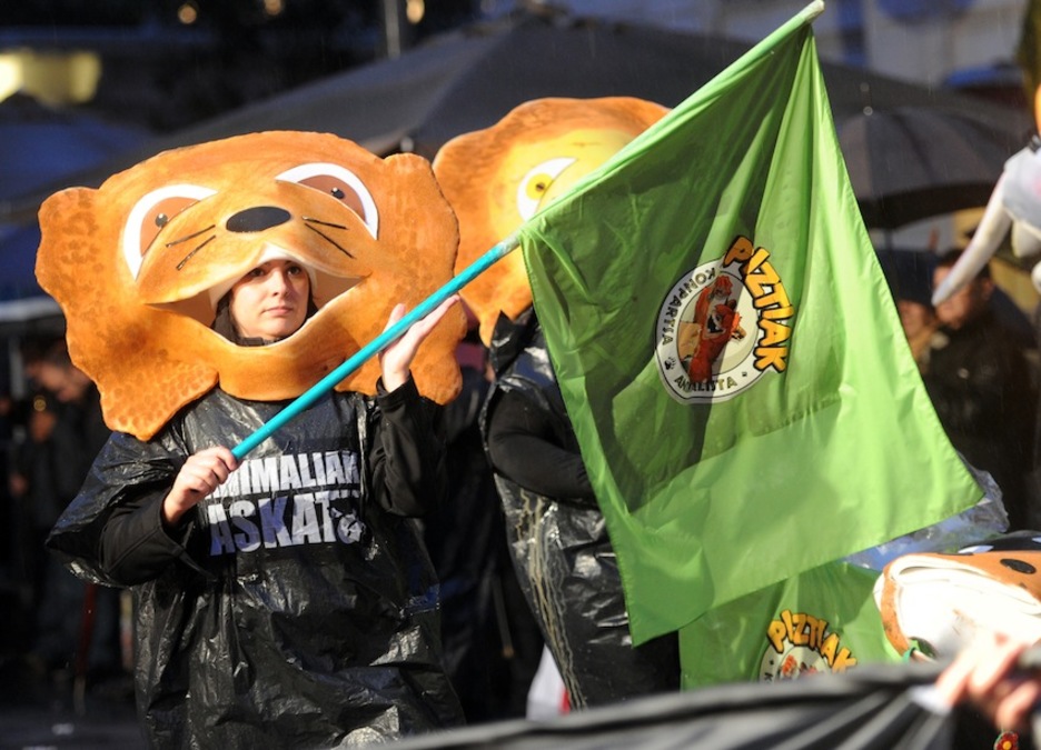 ‘Animaliak askatu!’, ha pedido la comparsa Piztiak en Bilbo. (Marisol RAMIREZ/ARGAZKI PRESS)