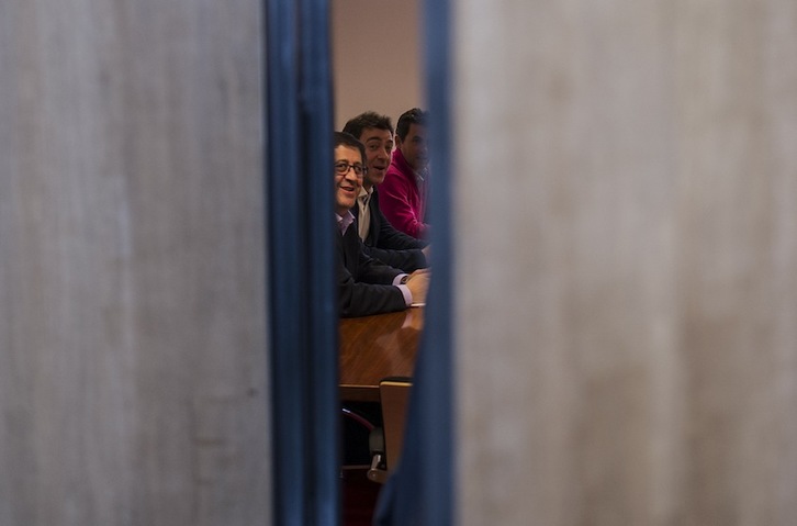 Los participantes del PSN en las reuniones de este martes. (Jagoba MANTEROLA / ARGAZKI PRESS)